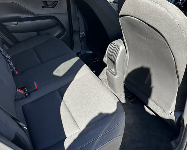 Серый Хендай Kona Electric, объемом двигателя 0 л и пробегом 28 тыс. км за 22900 $, фото 20 на Automoto.ua