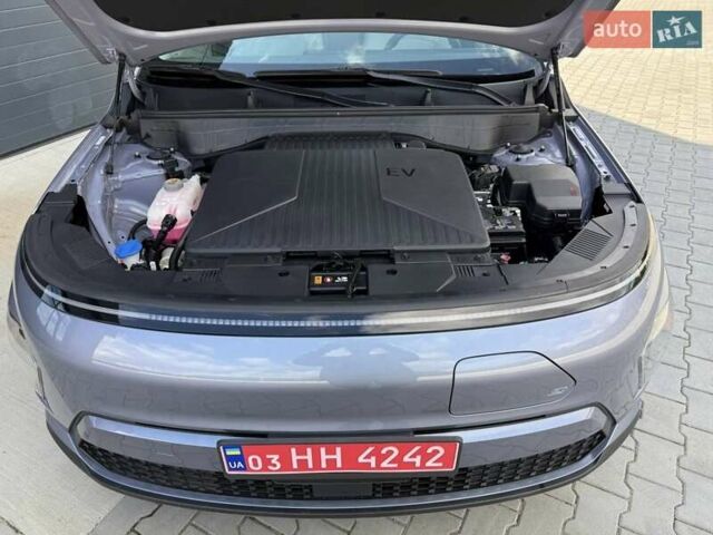 Серый Хендай Kona Electric, объемом двигателя 0 л и пробегом 4 тыс. км за 24999 $, фото 144 на Automoto.ua