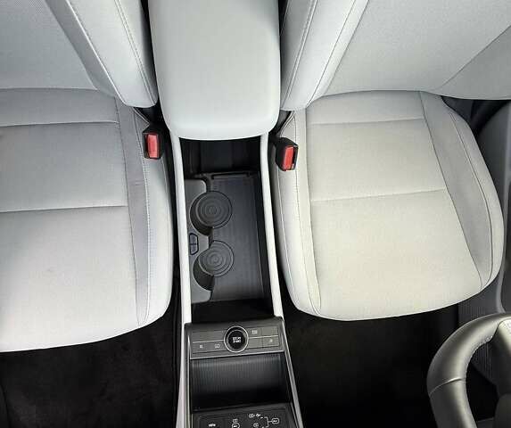 Серый Хендай Kona Electric, объемом двигателя 0 л и пробегом 4 тыс. км за 24999 $, фото 88 на Automoto.ua