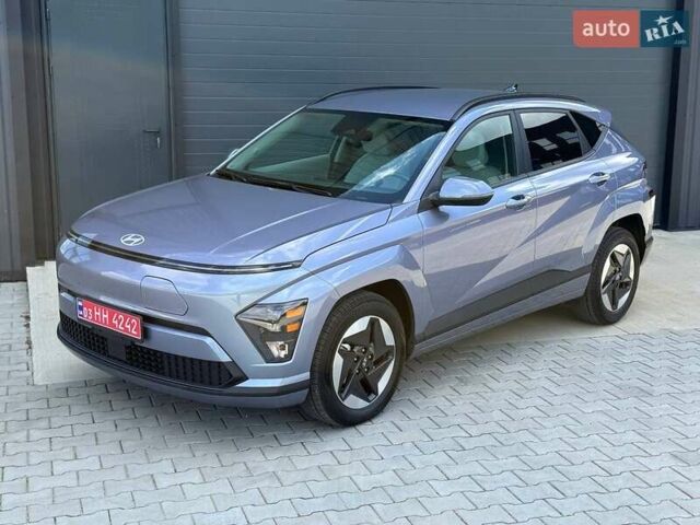 Серый Хендай Kona Electric, объемом двигателя 0 л и пробегом 4 тыс. км за 24999 $, фото 154 на Automoto.ua