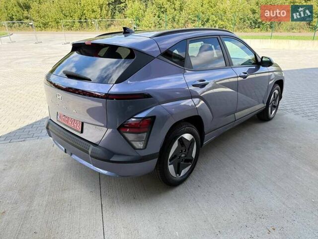 Серый Хендай Kona Electric, объемом двигателя 0 л и пробегом 4 тыс. км за 24999 $, фото 169 на Automoto.ua