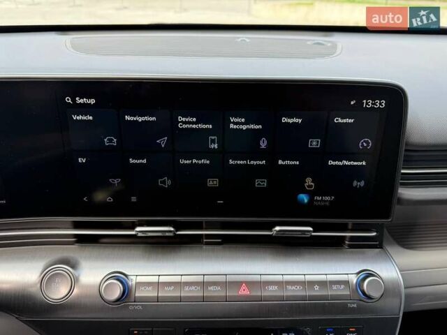 Серый Хендай Kona Electric, объемом двигателя 0 л и пробегом 4 тыс. км за 24999 $, фото 131 на Automoto.ua