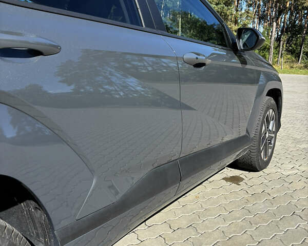 Серый Хендай Kona Electric, объемом двигателя 0 л и пробегом 28 тыс. км за 22900 $, фото 2 на Automoto.ua