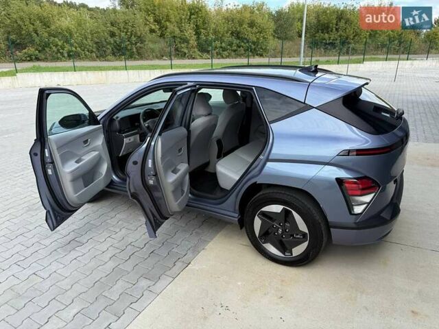 Серый Хендай Kona Electric, объемом двигателя 0 л и пробегом 4 тыс. км за 24999 $, фото 11 на Automoto.ua