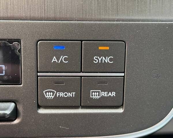 Серый Хендай Kona Electric, объемом двигателя 0 л и пробегом 4 тыс. км за 24999 $, фото 132 на Automoto.ua