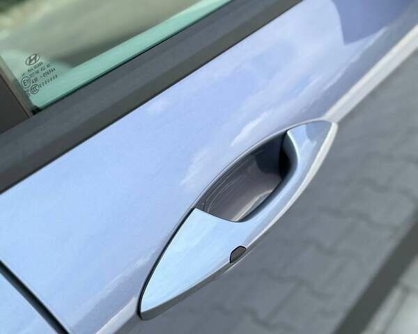 Серый Хендай Kona Electric, объемом двигателя 0 л и пробегом 4 тыс. км за 24999 $, фото 55 на Automoto.ua