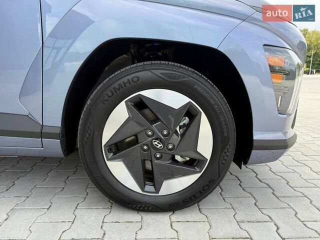 Серый Хендай Kona Electric, объемом двигателя 0 л и пробегом 4 тыс. км за 24999 $, фото 53 на Automoto.ua