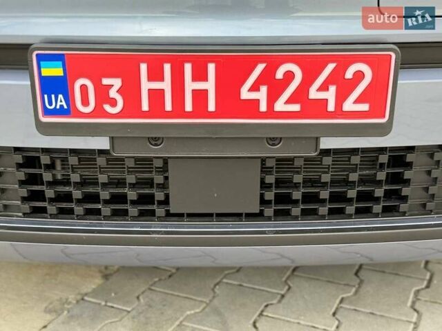 Серый Хендай Kona Electric, объемом двигателя 0 л и пробегом 4 тыс. км за 24999 $, фото 35 на Automoto.ua