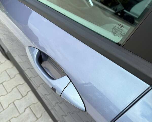 Серый Хендай Kona Electric, объемом двигателя 0 л и пробегом 4 тыс. км за 24999 $, фото 54 на Automoto.ua