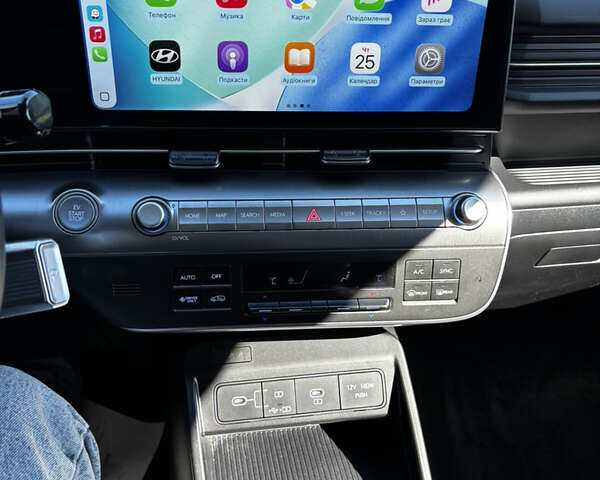 Серый Хендай Kona Electric, объемом двигателя 0 л и пробегом 28 тыс. км за 22900 $, фото 27 на Automoto.ua