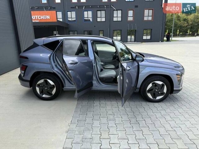 Серый Хендай Kona Electric, объемом двигателя 0 л и пробегом 4 тыс. км за 24999 $, фото 10 на Automoto.ua