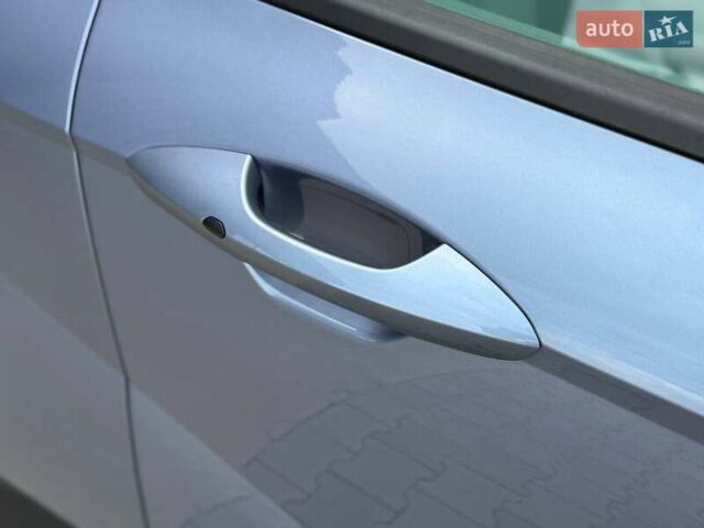 Серый Хендай Kona Electric, объемом двигателя 0 л и пробегом 4 тыс. км за 24999 $, фото 56 на Automoto.ua