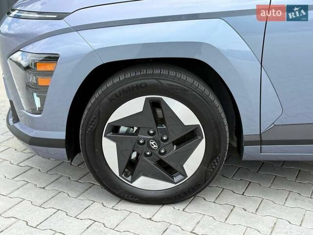 Серый Хендай Kona Electric, объемом двигателя 0 л и пробегом 4 тыс. км за 24999 $, фото 26 на Automoto.ua