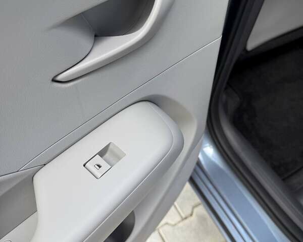 Серый Хендай Kona Electric, объемом двигателя 0 л и пробегом 4 тыс. км за 24999 $, фото 99 на Automoto.ua