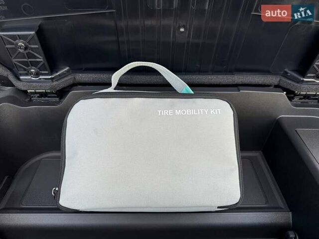 Серый Хендай Kona Electric, объемом двигателя 0 л и пробегом 4 тыс. км за 24999 $, фото 152 на Automoto.ua