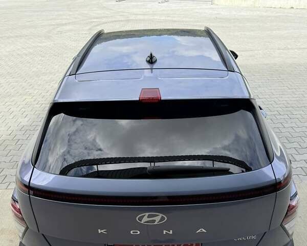 Серый Хендай Kona Electric, объемом двигателя 0 л и пробегом 4 тыс. км за 24999 $, фото 16 на Automoto.ua