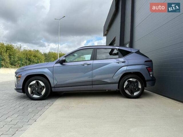 Серый Хендай Kona Electric, объемом двигателя 0 л и пробегом 4 тыс. км за 24999 $, фото 4 на Automoto.ua