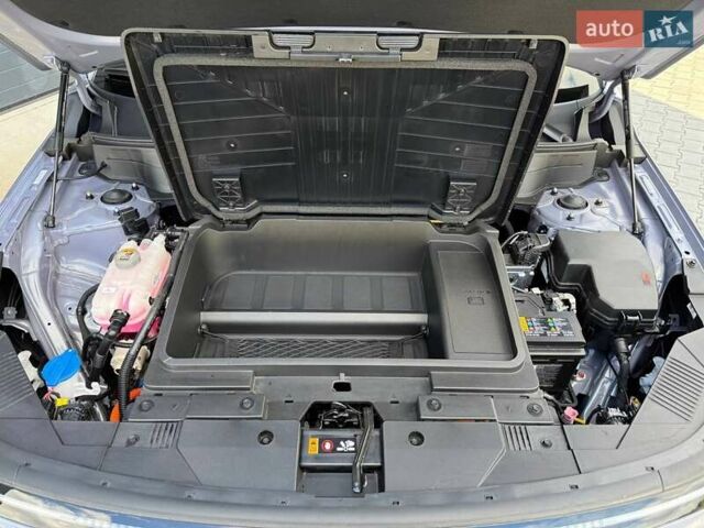 Серый Хендай Kona Electric, объемом двигателя 0 л и пробегом 4 тыс. км за 24999 $, фото 150 на Automoto.ua