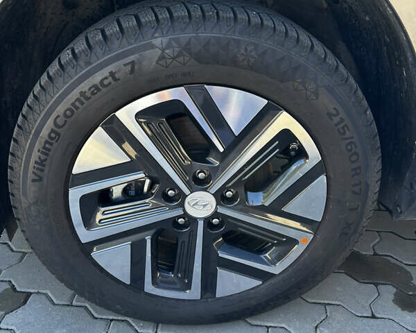 Серый Хендай Kona Electric, объемом двигателя 0 л и пробегом 28 тыс. км за 22900 $, фото 15 на Automoto.ua