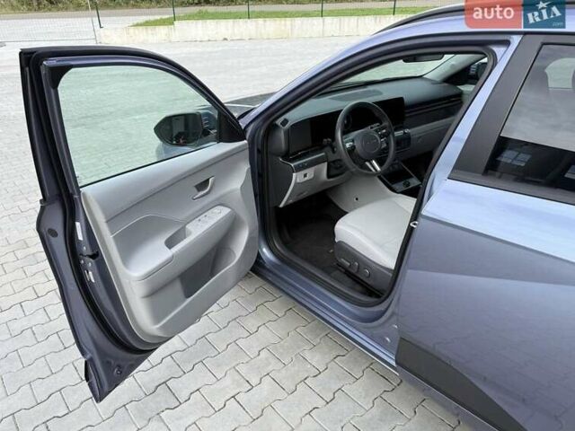 Серый Хендай Kona Electric, объемом двигателя 0 л и пробегом 4 тыс. км за 24999 $, фото 107 на Automoto.ua