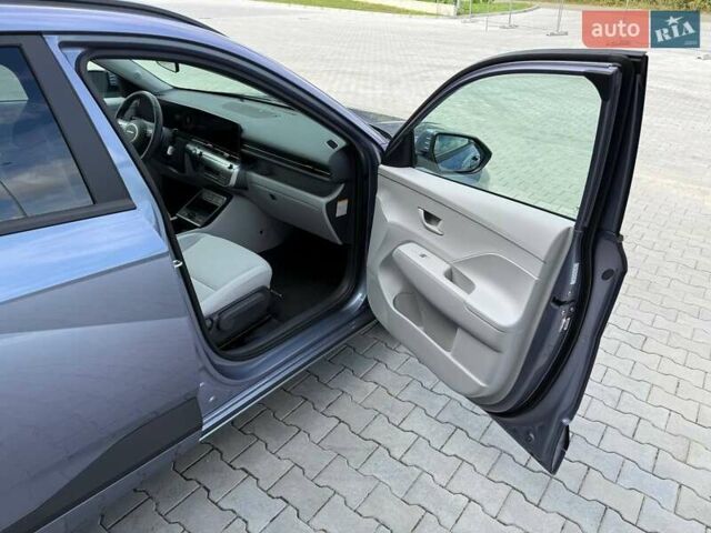 Серый Хендай Kona Electric, объемом двигателя 0 л и пробегом 4 тыс. км за 24999 $, фото 78 на Automoto.ua