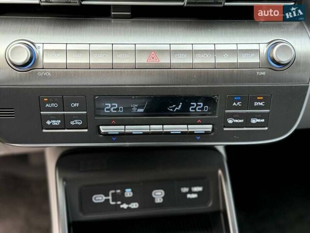 Серый Хендай Kona Electric, объемом двигателя 0 л и пробегом 4 тыс. км за 24999 $, фото 133 на Automoto.ua