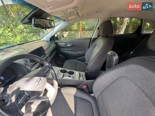 Синій Хендай Kona Electric, об'ємом двигуна 0 л та пробігом 140 тис. км за 17500 $, фото 10 на Automoto.ua