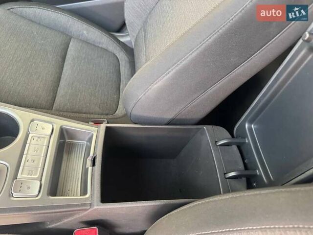 Синій Хендай Kona Electric, об'ємом двигуна 0 л та пробігом 140 тис. км за 17500 $, фото 15 на Automoto.ua