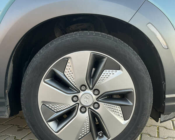 Синий Хендай Kona Electric, объемом двигателя 0 л и пробегом 127 тыс. км за 16400 $, фото 28 на Automoto.ua