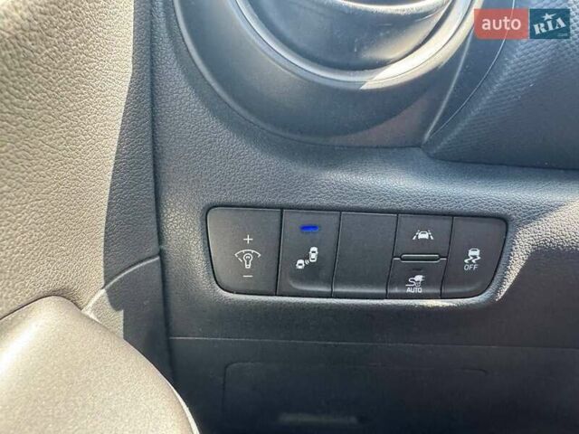 Синій Хендай Kona Electric, об'ємом двигуна 0 л та пробігом 140 тис. км за 17500 $, фото 13 на Automoto.ua