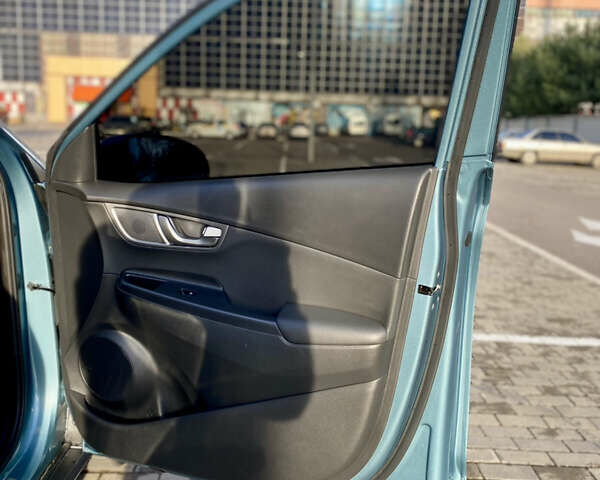Синій Хендай Kona Electric, об'ємом двигуна 0 л та пробігом 97 тис. км за 16000 $, фото 42 на Automoto.ua