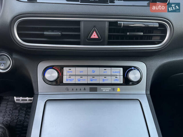 Синий Хендай Kona Electric, объемом двигателя 0 л и пробегом 127 тыс. км за 16400 $, фото 19 на Automoto.ua