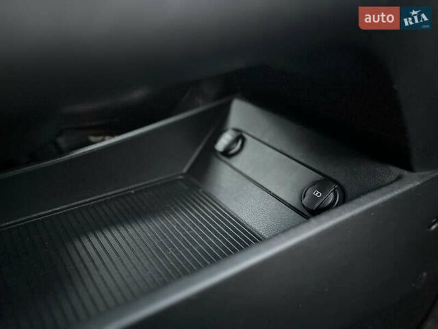 Синий Хендай Kona Electric, объемом двигателя 0 л и пробегом 127 тыс. км за 16400 $, фото 33 на Automoto.ua