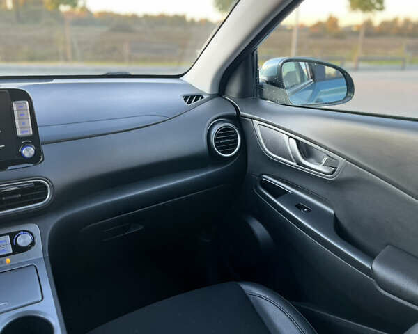 Синий Хендай Kona Electric, объемом двигателя 0 л и пробегом 127 тыс. км за 16400 $, фото 9 на Automoto.ua
