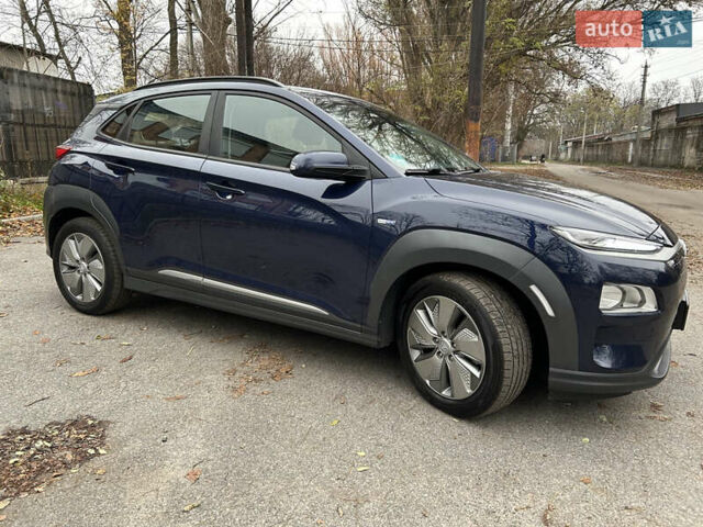 Синий Хендай Kona Electric, объемом двигателя 0 л и пробегом 118 тыс. км за 16780 $, фото 4 на Automoto.ua