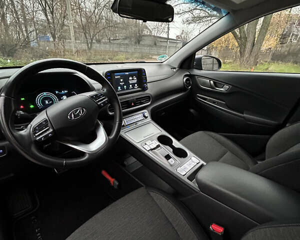 Синий Хендай Kona Electric, объемом двигателя 0 л и пробегом 118 тыс. км за 16780 $, фото 14 на Automoto.ua