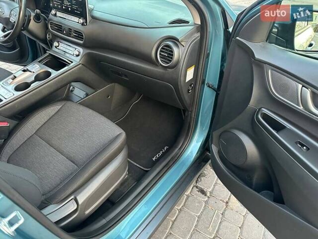 Синий Хендай Kona Electric, объемом двигателя 0 л и пробегом 49 тыс. км за 16500 $, фото 36 на Automoto.ua