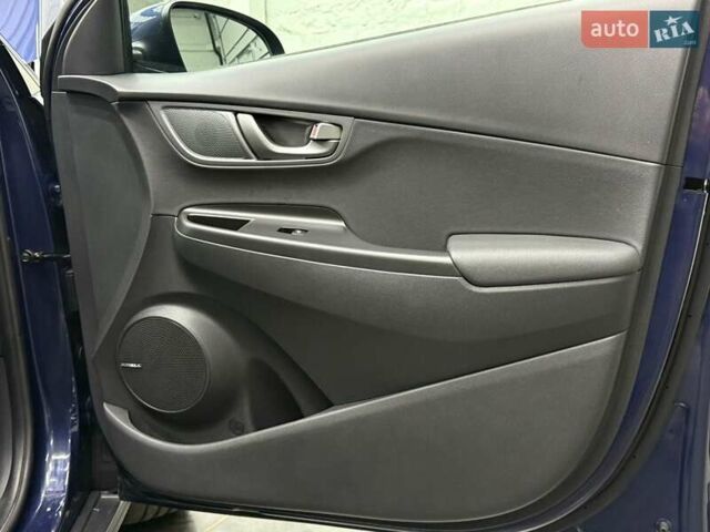 Синий Хендай Kona Electric, объемом двигателя 0 л и пробегом 116 тыс. км за 17604 $, фото 26 на Automoto.ua