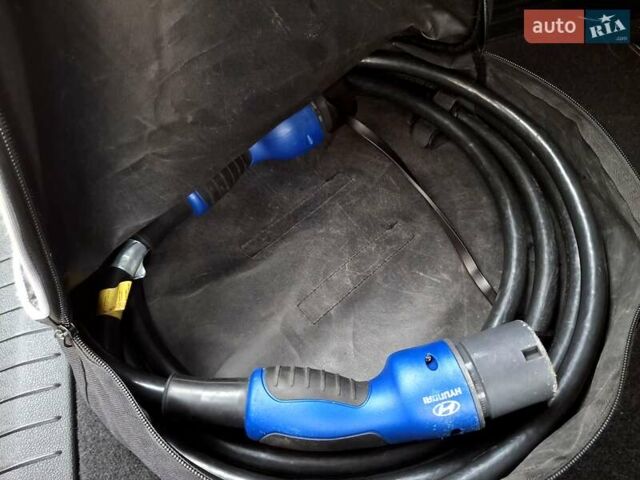 Синий Хендай Kona Electric, объемом двигателя 0 л и пробегом 107 тыс. км за 18400 $, фото 27 на Automoto.ua