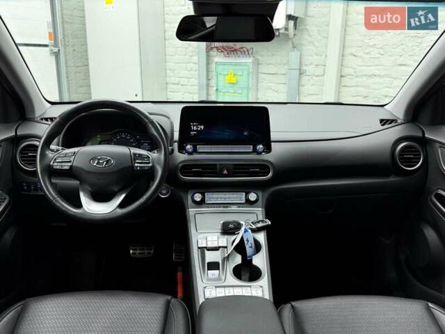 Синий Хендай Kona Electric, объемом двигателя 0 л и пробегом 116 тыс. км за 17604 $, фото 19 на Automoto.ua