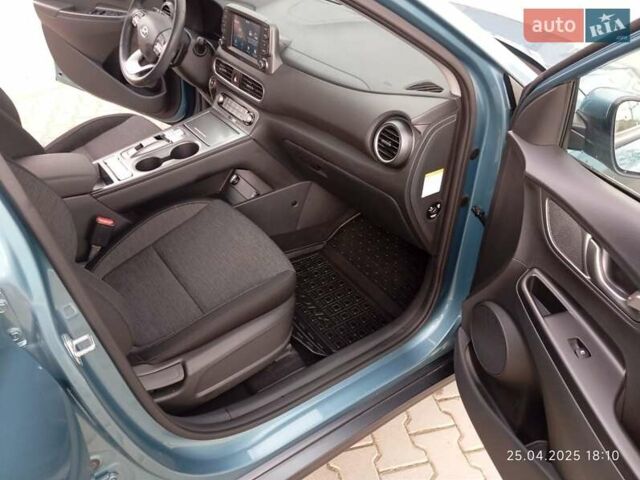 Синий Хендай Kona Electric, объемом двигателя 0 л и пробегом 35 тыс. км за 14850 $, фото 23 на Automoto.ua