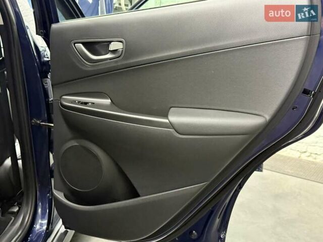 Синий Хендай Kona Electric, объемом двигателя 0 л и пробегом 116 тыс. км за 17604 $, фото 31 на Automoto.ua