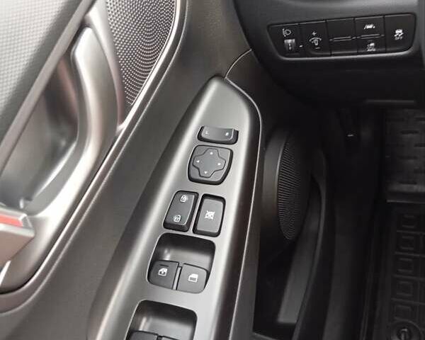 Синий Хендай Kona Electric, объемом двигателя 0 л и пробегом 35 тыс. км за 14850 $, фото 28 на Automoto.ua