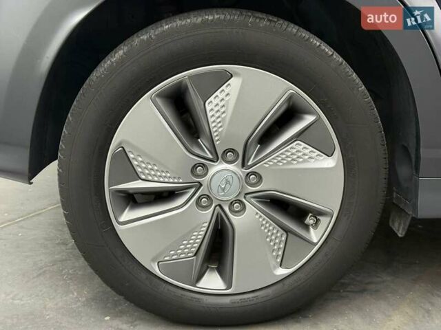 Синий Хендай Kona Electric, объемом двигателя 0 л и пробегом 128 тыс. км за 17625 $, фото 10 на Automoto.ua