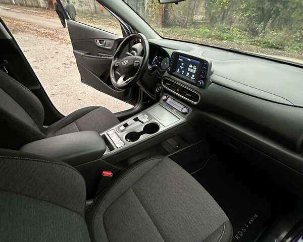 Синий Хендай Kona Electric, объемом двигателя 0 л и пробегом 118 тыс. км за 16780 $, фото 16 на Automoto.ua