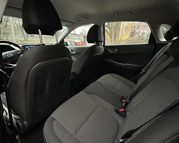 Синий Хендай Kona Electric, объемом двигателя 0 л и пробегом 118 тыс. км за 16780 $, фото 25 на Automoto.ua