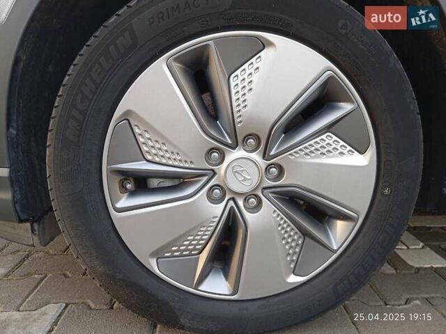 Синий Хендай Kona Electric, объемом двигателя 0 л и пробегом 35 тыс. км за 14850 $, фото 50 на Automoto.ua