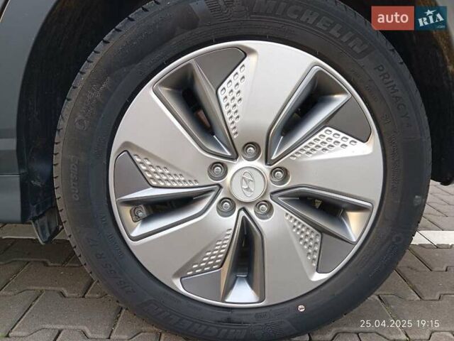 Синий Хендай Kona Electric, объемом двигателя 0 л и пробегом 35 тыс. км за 14850 $, фото 53 на Automoto.ua