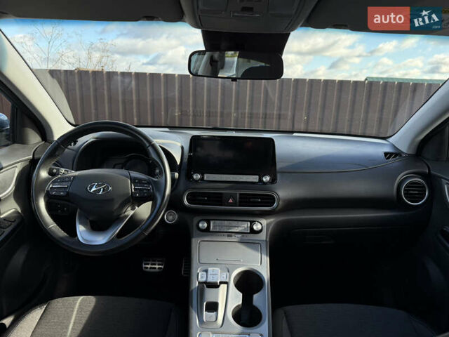 Синий Хендай Kona Electric, объемом двигателя 0 л и пробегом 165 тыс. км за 16800 $, фото 20 на Automoto.ua