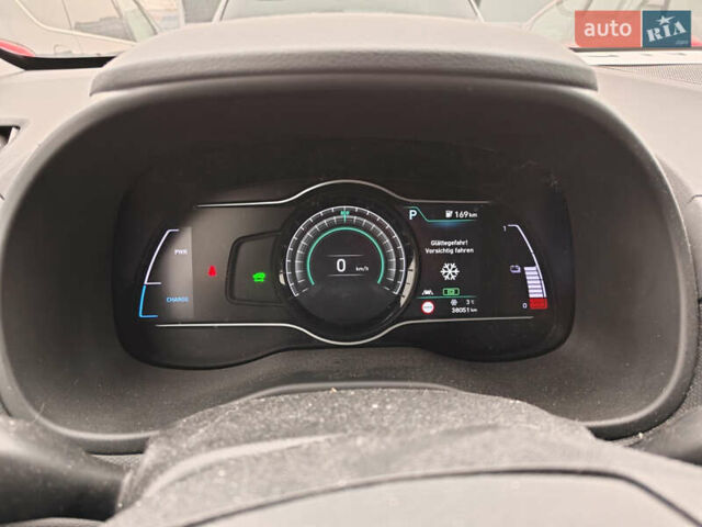 Синий Хендай Kona Electric, объемом двигателя 0 л и пробегом 38 тыс. км за 18800 $, фото 5 на Automoto.ua